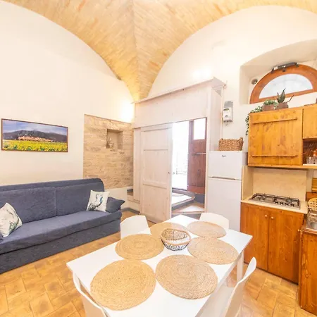 Domus Near Parcheggio Mojano Apartment *